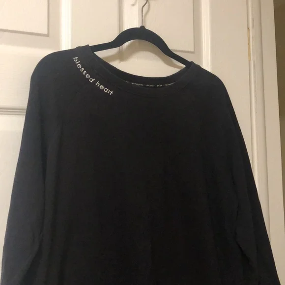 Womens Peace Love World Blessed Heart Sweatshirt sz M black - Picture 2 of 7